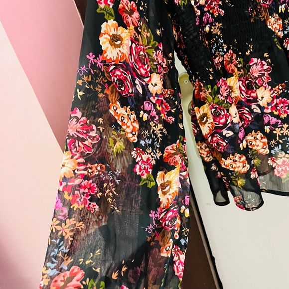 Madame floral print smoked top ! - Picture 4 of 8